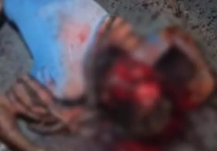 सड़क किनारे खून से सना मिला अधेड़ का शव, इलाके में फैली सनसनी, जांच में जुटी पुलिस..