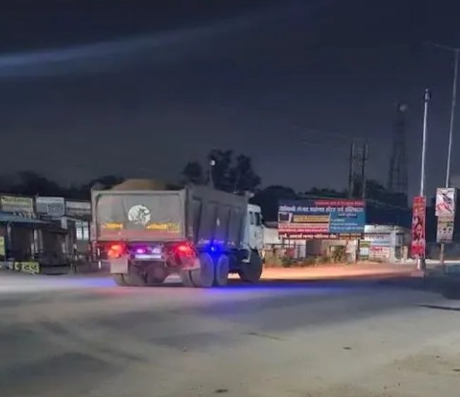 ट्रैफिक पुलिस की बड़ी कार्रवाई : अवैध रेत उत्खनन कर रहे 2 हाईवा जब्त..