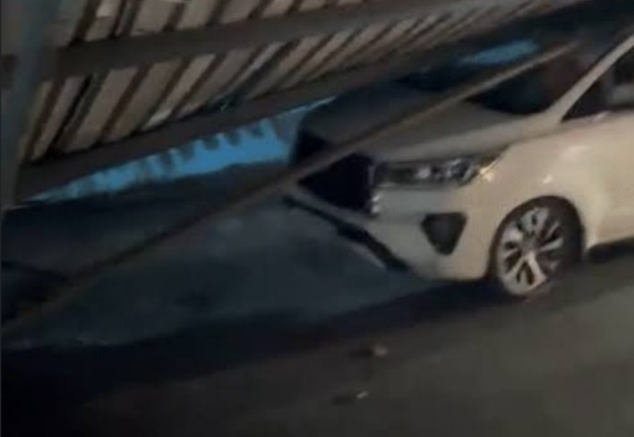 छत्तीसगढ़ में आंधी-तूफान..राजधानी में गिरा शेड, कई कार दबी,  पूरा टोल प्लाजा तहस-नहस, 50-60KM की रफ्तार से चल रही हवा..