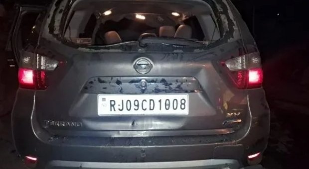 दर्दनाक हादसा : तेज रफ्तार कार हाइवा से टकराई, तीन की मौके पर ही मौत, तीन घायल…