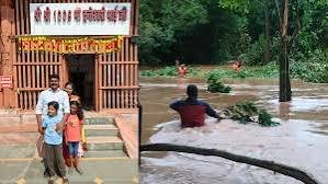 CG: बाढ़ में कार के साथ बहा परिवार, ड्राइवर को बचाया गया, 4 लोग लापता