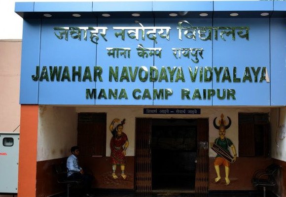 CG : नवोदय स्कूल में मोबाइल चलाने पर 10वीं के छात्रों के साथ मारपीट, शिक्षक और वार्डन पर लात मारने व प्राइवेट पार्ट पर …. कलेक्टर ने दिये जांच के आदेश…