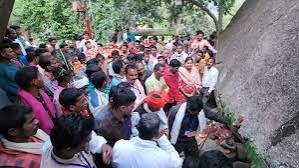 CG: संतान प्राप्ति के लिए लगा मेला, कोंडागांव में पहाड़ी की गुफा में स्थित मंदिर, साल में एक बार खुलते हैं द्वार, ये हैं मान्यता
