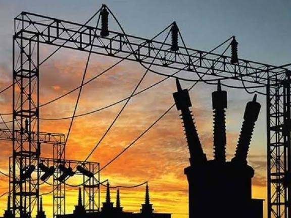 CG: तीन दिन से अंधेरे में गांव, बिजली विभाग पर लापरवाही का आरोप