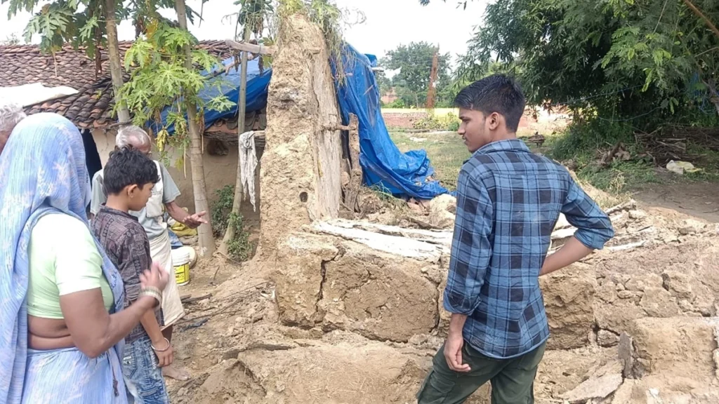 घर की दीवार ढहने से दो महिला हुई घायल, ग्रामीणों ने पहुंचाया अस्पताल