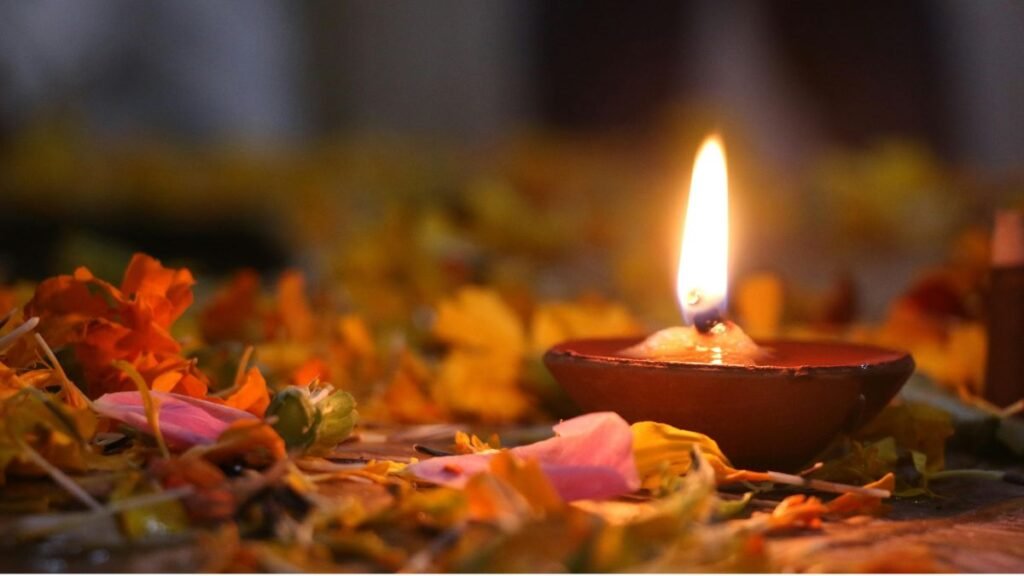 दशहरे पर इन स्थानों पर जलाएं दीपक, धन-वैभव में होगी वृद्धि, मां लक्ष्मी करेंगी विशेष कृपा