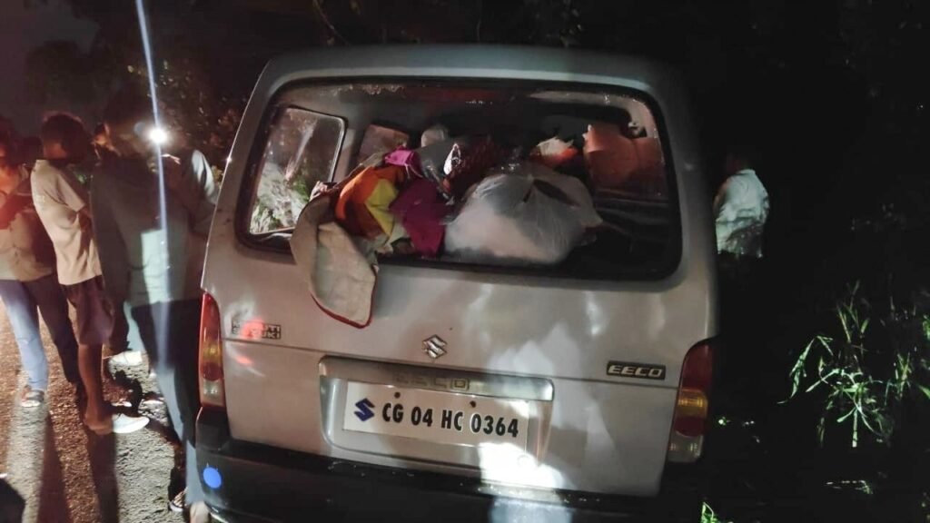 CG: दर्दनाक सड़क हादसा, कार चालक ने शख्स को 500 मीटर तक घसीटा, 1 की मौत, 5 घायल