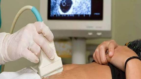 अल्ट्रासाउंड के नाम पर डॉक्टर ने बंद कमरे में गर्भवती को टच कराया प्राइवेट पार्ट, महिला के नाजुक अंगों से भी की छेड़छाड़