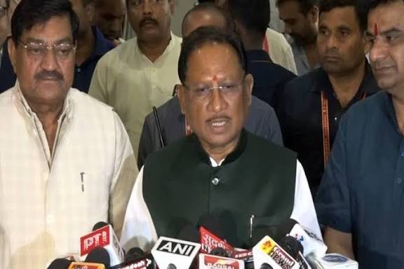 माओवादियों के सेंट्रल कमेटी मेंबर सोनू दादा का सरेंडर, डेढ़ करोड़ का था इनाम, सीएम बोले, नक्सलवाद का अंत करीब