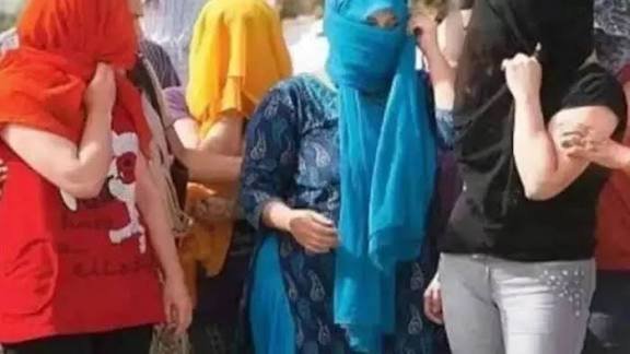 CG: सेक्स रैकेट का हुआ पर्दाफाश, स्पा सेंटरों में चल रहा था गंदा काम, पुलिस की रेड से मचा हड़कंप