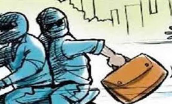 CG: दिवाली से पहले सोना लेकर जा रहे व्यापारी से 90 लाख की उठाईगिरी, बस में आई झपकी और बैग गायब