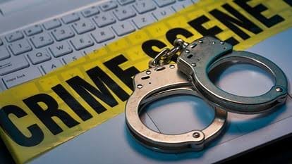 CG: पत्नी के गैर मर्द से अवैध संबंध, शक में पति करता था रोज ये काम, फिर महिला ने तंग आकर उठाया खौफनाक कदम