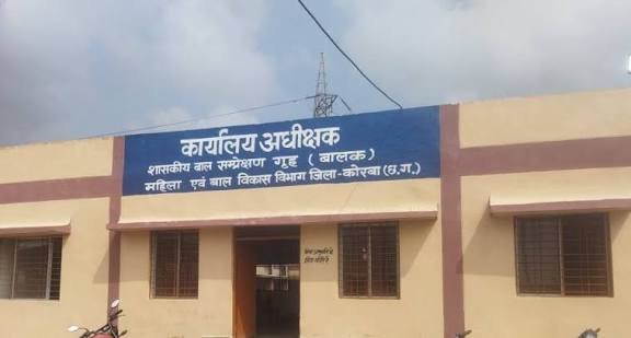 बाल संप्रेषण गृह में साजिश की खाली शराब बोतले मिली ,लापरवाही पर कर्मचारीयों को अंतिम चेतावनी