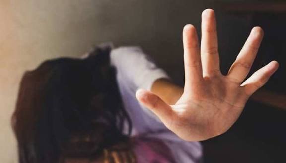 बड़ी बहन के सामने ही छोटी बहन से गैंगरेप, आरोपी पुलिसकर्मी गिरफ्तार