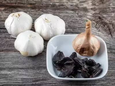 सफेद लहसुन से ज्यादा फायदेमंद है काला लहसुन, कैंसर और डायबिटीज समेत सैकड़ों बीमारियों में गुणकारी