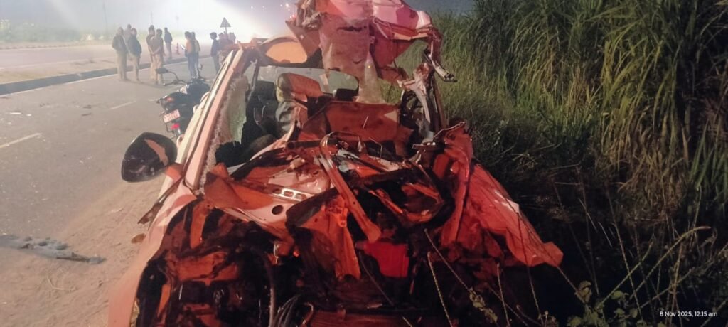 बेकाबू कार डंपर में घुसी, हरियाणा के 4 युवकों की मौत; हमीरपुर में DCM ने 3 को रौंदा