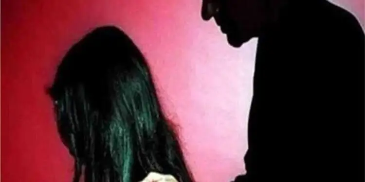 CG: साहब अकेला पाकर पकड़ते थे, डबल मीनिंग बातें करते थे, सुकमा के सीएमएचओ पर महिला कर्मचारी के सनसनीखेज इल्ज़ाम