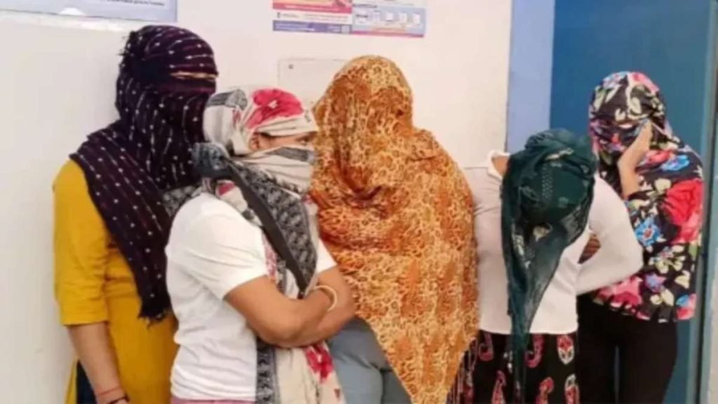 होटल में चल रहा था देह व्यापार, पुलिस ने मारी रेड, संदिग्ध हालत में मिले युवक और युवतियां