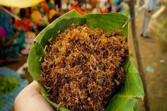 लाल चींटियों की चटनी खाने से कई बीमारियों में मिलता है फायदा, जानें कैसा होता है इसका स्वाद