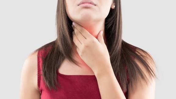 अगर आपको Thyroid है तो इन खाद्य पदार्थों को आज से ही खाना कर दें बंद, वरना…