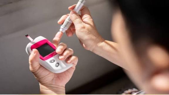 डायबिटीज होने से पहले शरीर में दिखाई देते हैं ये छोटे-छोटे लक्षण