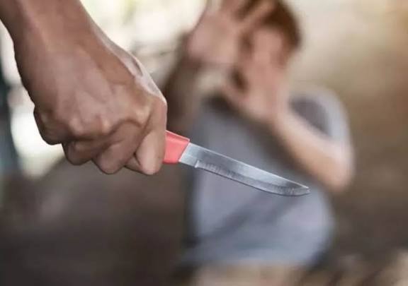 CG: कलयुगी बेटे की खौफनाक हरकत, पिता को हंसिया से काट डाला