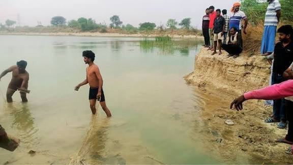 CG: दर्दनाक घटना आई सामने…तालाब में दिखी बच्ची की लाश, गांव में मचा हड़कंप