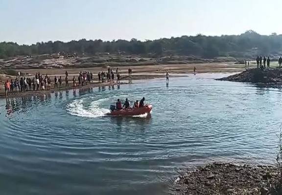 CG: हनुमान धारा में बड़ा हादसा, हसदेव नदी में सर्चिंग में मिली बच्चों की लाश