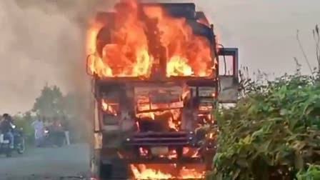 CG: बड़ा हादसा…चलती ट्रक में अचानक लगी आग