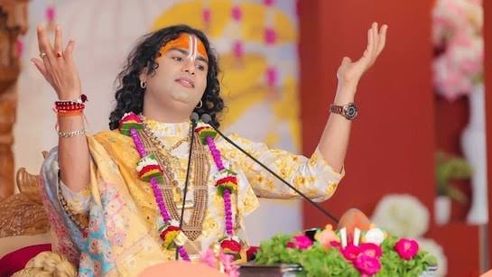 कथावाचक अनिरुद्धाचार्य की बड़ी मुस्किले, महिलाओं पर की गई आपत्तिजनक टिप्पणी के मामले मे केस दर्ज