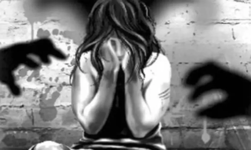 CG: नाबालिग के साथ 6 वर्षों तक सामूहिक दुष्कर्म, 2 आरोपी गिरफ्तार, 4 की तलाश जारी