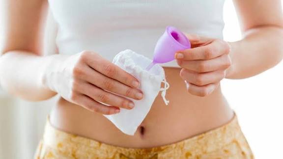 मेंस्ट्रुअल कप का कैसे करें इस्तेमाल, जानें इससे जुड़े हर सवाल का जवाब