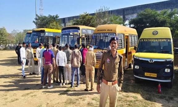 स्कूल बसों की जांच में 93 बसें अनफिट, विभाग ने दिया 3 दिन का अल्टीमेटम