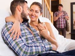 शारीरिक सुख या कुछ और? आखिर क्यों पति को धोखा दे रही हैं इस उम्र की महिलाएं? जानें शादीशुदा महिलाओं की ख्वाहिशें