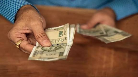 ग्रामीण बैंक के शाखा प्रबंधक और फील्ड ऑफिसर रिश्वत लेते रंगे हाथ गिरफ्तार