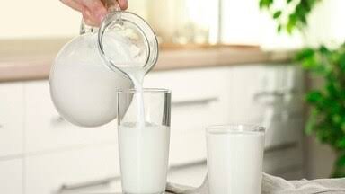 दूध पैकेट खरीदने से पहले चेक कर लें ये 7 चीजें, यह सच्चाई हर घर तक पहुंचनी चाहिए