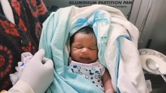 दिल दहला देने वाली घटना: बोरे में बंद मिला एक दिन का मासूम, रोने की आवाज सुनकर ग्रामीणों ने बचाई जान