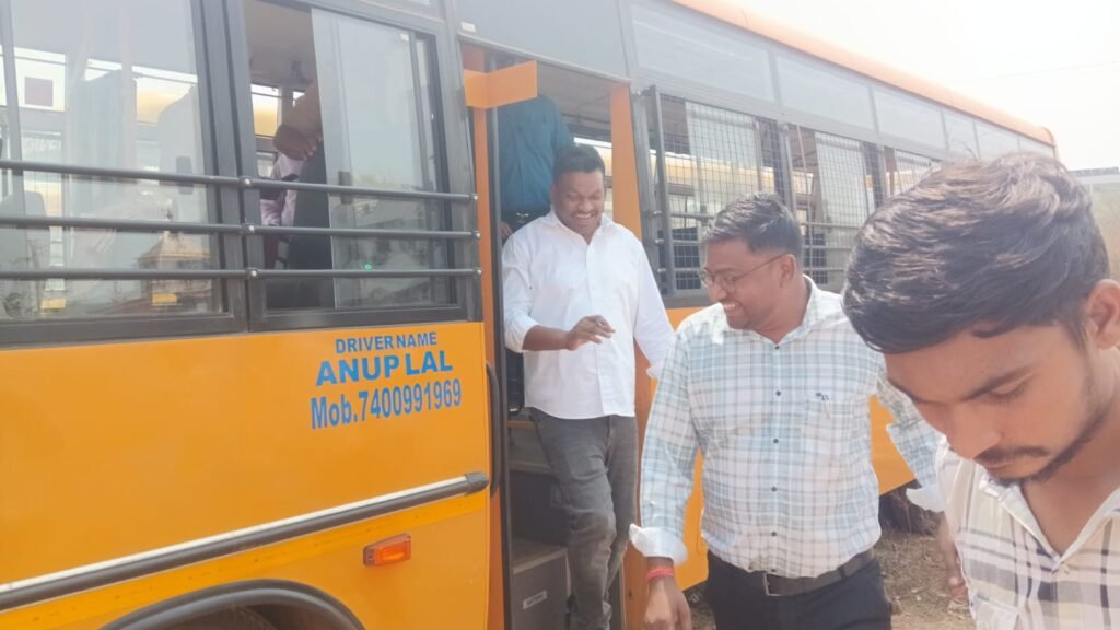 CG: स्कूली बसों की फिटनेस जांच, दो बस संचालकों पर हुआ एक्शन