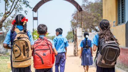 दो दिन तक बंद रहेंगे सभी स्कूल – कॉलेज, परीक्षाएं भी स्थगित, शिक्षा मंत्री ने जारी किया छुट्टी का आदेश