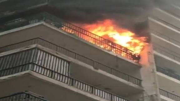 CG: गज मोहिनी अपार्टमेंट में लगी आग, दमकल की टीम ने पाया आग पर काबू