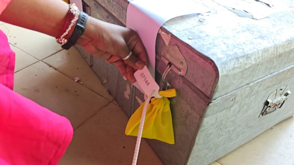 CG: हिंदी पेपर लीक होने के बाद दोबारा परीक्षा, सेंटर्स में बांटे गए प्रश्न पत्र,वन टाइम लॉक सिस्टम लागू