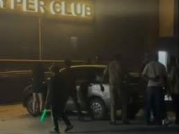 CG: क्लब में एक हैलो पर छिड़ा महा-संग्राम! खूब चले लात घूंसे