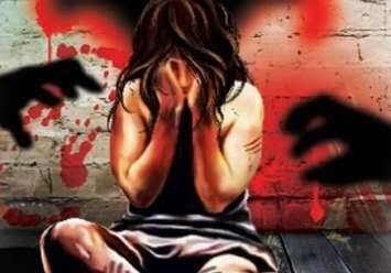 13 वर्षीय किशोरी से सामूहिक दुष्कर्म, आंधी-बारिश से बचने के लिए निर्माणाधीन मकान में रुकी थी