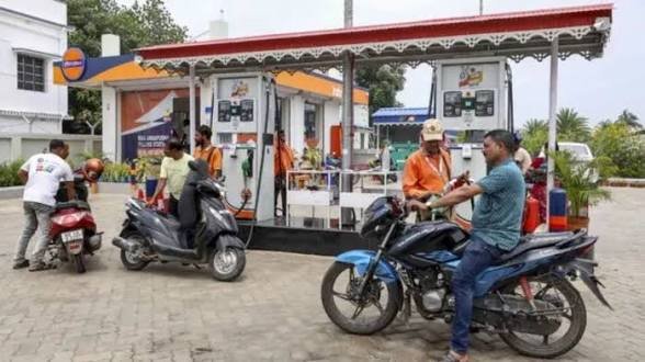 पेट्रोल-डीजल बिक्री पर सख्ती: अब सिर्फ वाहन की टंकी में मिलेगा ईंधन, ड्रम-बोतल में बिक्री पर रोक