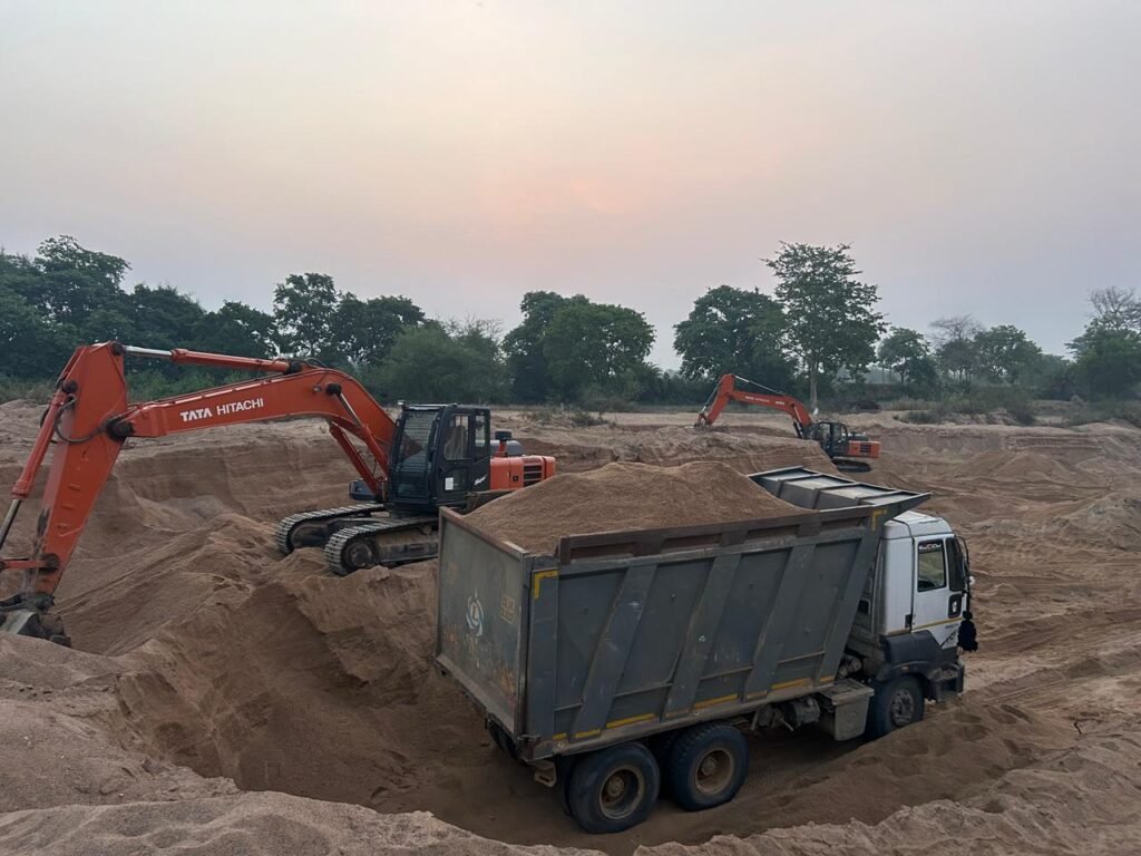 CG: सुबह सुबह खनिज विभाग की बड़ी कार्रवाई, जोंक नदी में अवैध रेत खनन और परिवहन