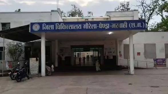 CG: अज्ञात धातु की वस्तु तोड़ना पड़ा महंगा : कुदाली मारते ही हुआ धमाका, एक युवक घायल