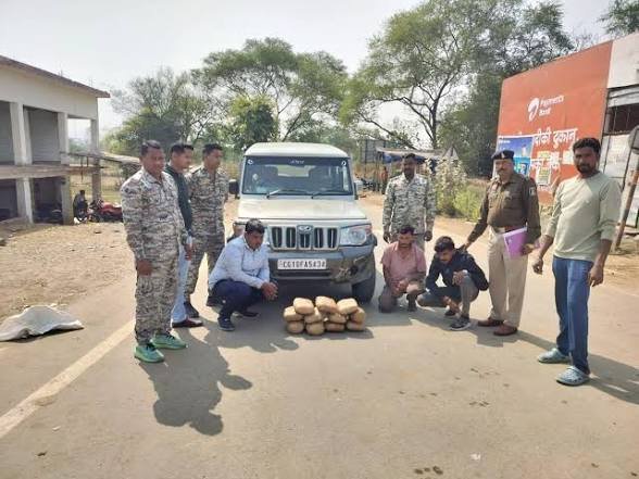 CG: कार के दरवाजों में बना रखा था ‘नशे का तहखाना’, 14.5 किलो गांजा के 2 तस्कर गिरफ्तार