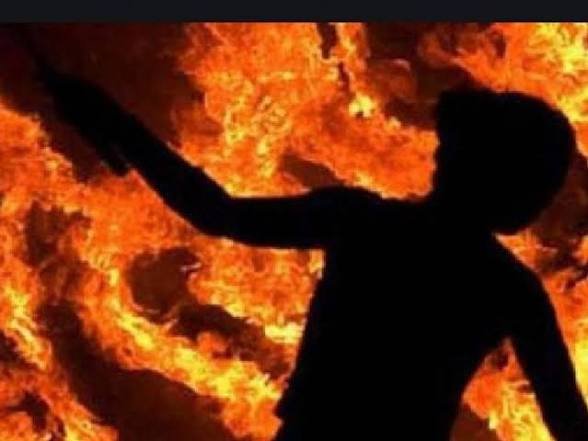CG: शराब पार्टी के बहाने बुलाकर दोस्त पर पेट्रोल डालकर जिंदा जलाया, 7 दिन बाद मौत