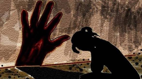 CG: नाबालिग आदिवासी के साथ उपसरपंच के पति ने किया दुष्कर्म, मुंह बंद रखने पैसे देने का प्रयास