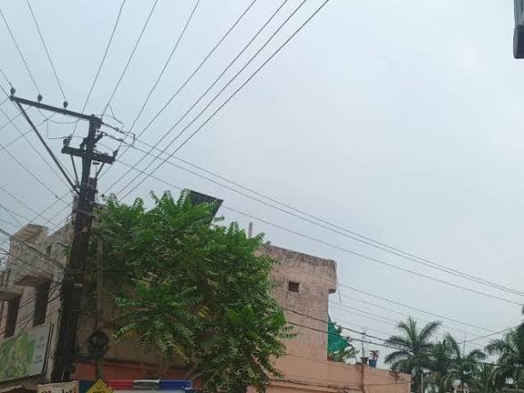 CG: बिजली का पोल लगाने के दौरान हादसा, हाईटेंशन लाइन की चपेट में आए 5